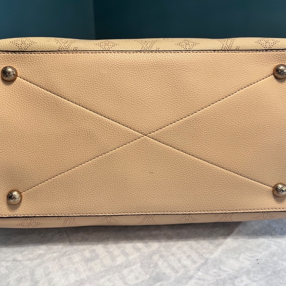 Louis Vuitton - Picture 4 of 7